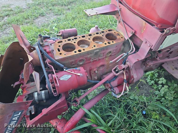 image for item DP2326 International 424  tractor