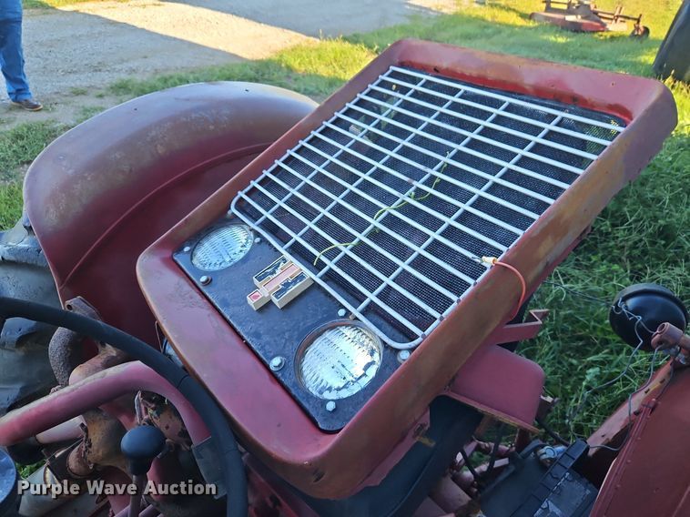 image for item DP2326 International 424  tractor