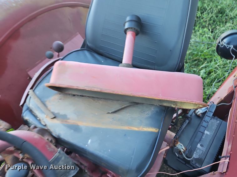 image for item DP2326 International 424  tractor