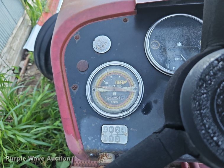 image for item DP2326 International 424  tractor