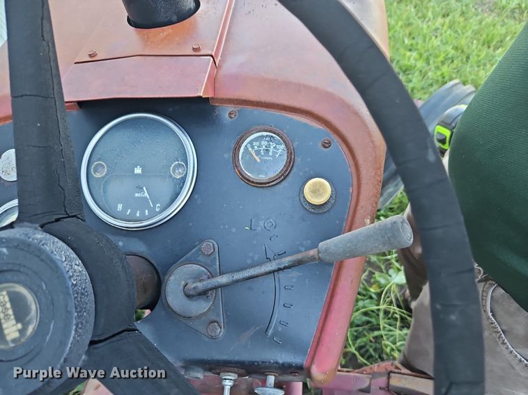 image for item DP2326 International 424  tractor