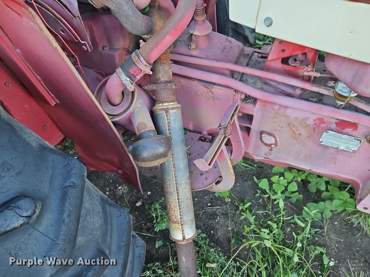 image for item DP2326 International 424  tractor