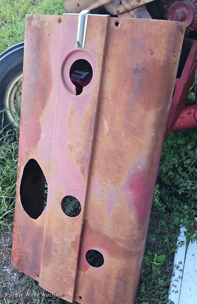 image for item DP2326 International 424  tractor