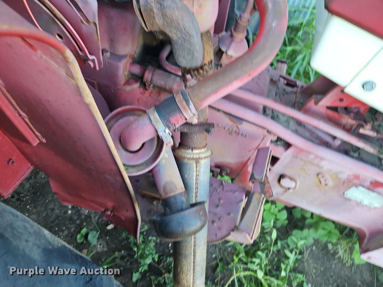image for item DP2326 International 424  tractor