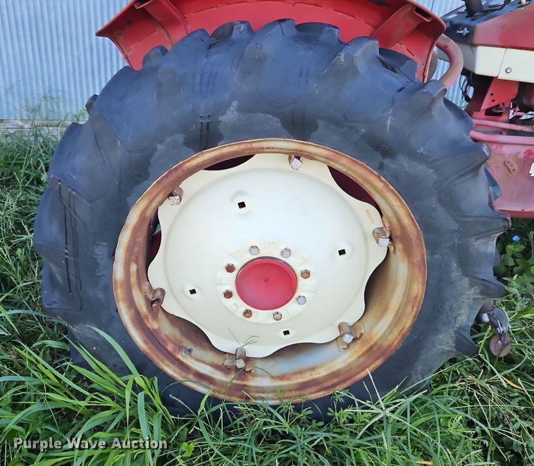 image for item DP2326 International 424  tractor