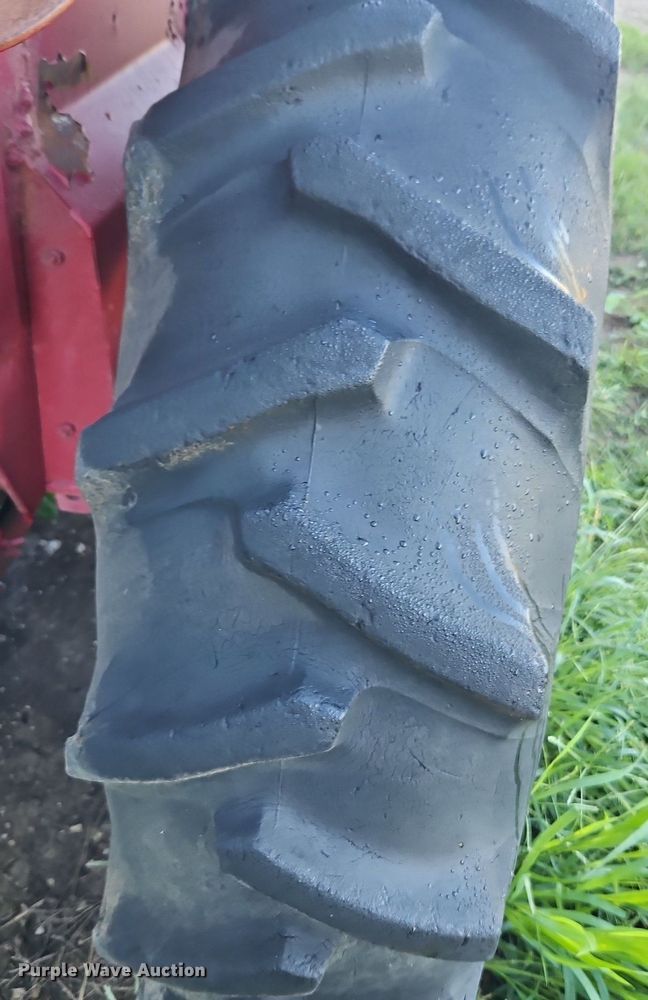 image for item DP2326 International 424  tractor