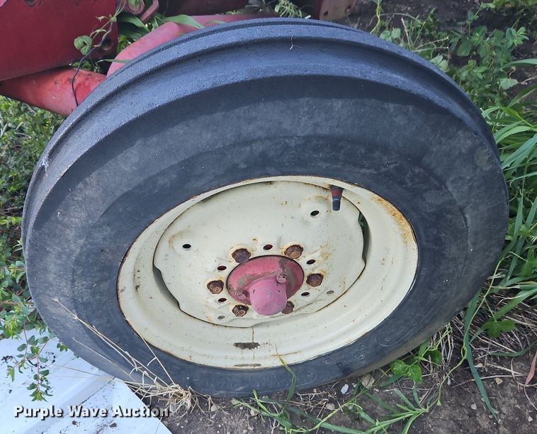 image for item DP2326 International 424  tractor