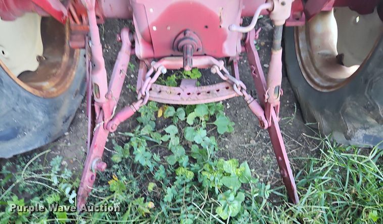 image for item DP2326 International 424  tractor