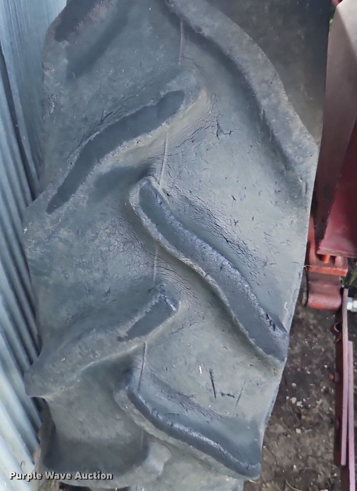 image for item DP2326 International 424  tractor