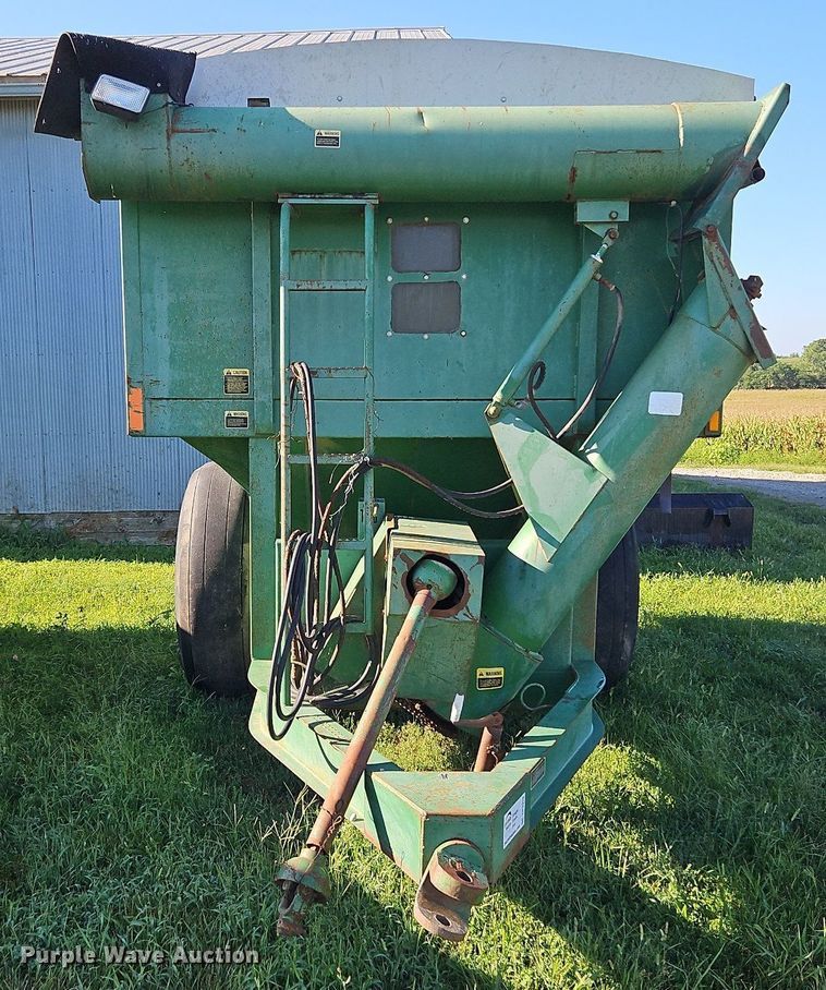image for item DP2328 John  Deere 400  grain cart