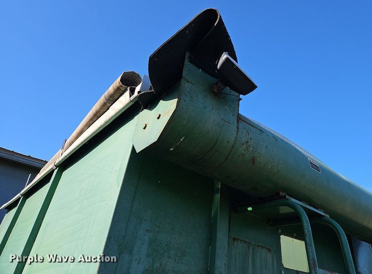 image for item DP2328 John  Deere 400  grain cart