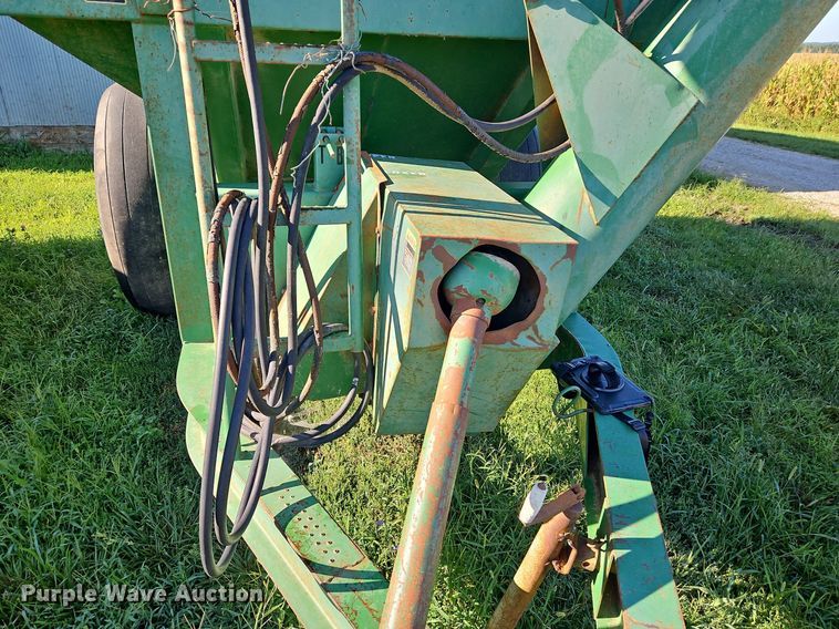 image for item DP2328 John  Deere 400  grain cart