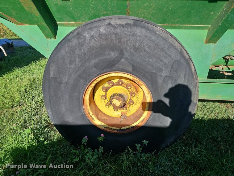 image for item DP2328 John  Deere 400  grain cart