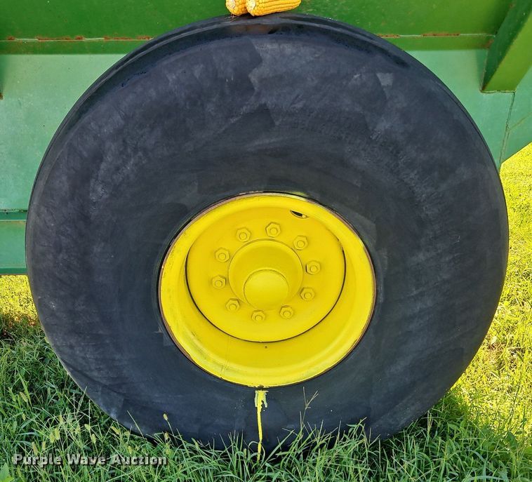 image for item DP2328 John  Deere 400  grain cart