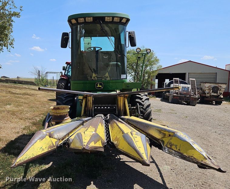 image for item DP2368 1992 John Deere 5400  forage harvester