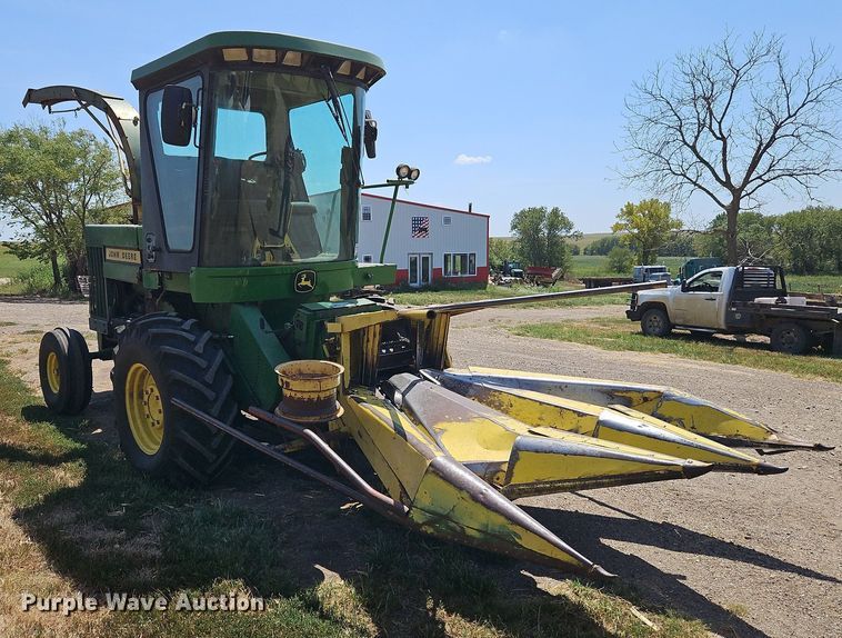 image for item DP2368 1992 John Deere 5400  forage harvester
