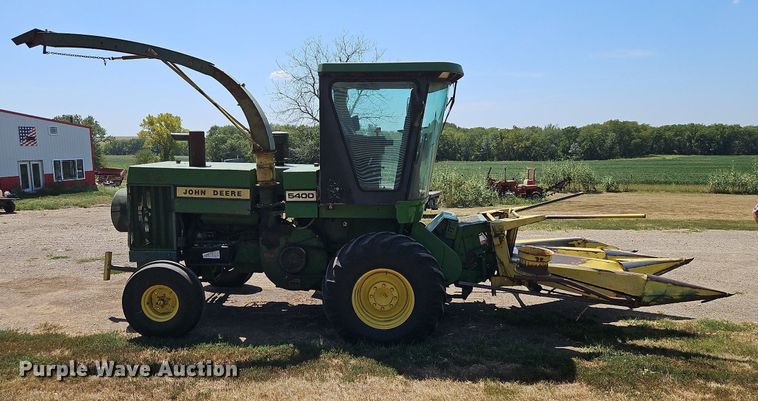 image for item DP2368 1992 John Deere 5400  forage harvester