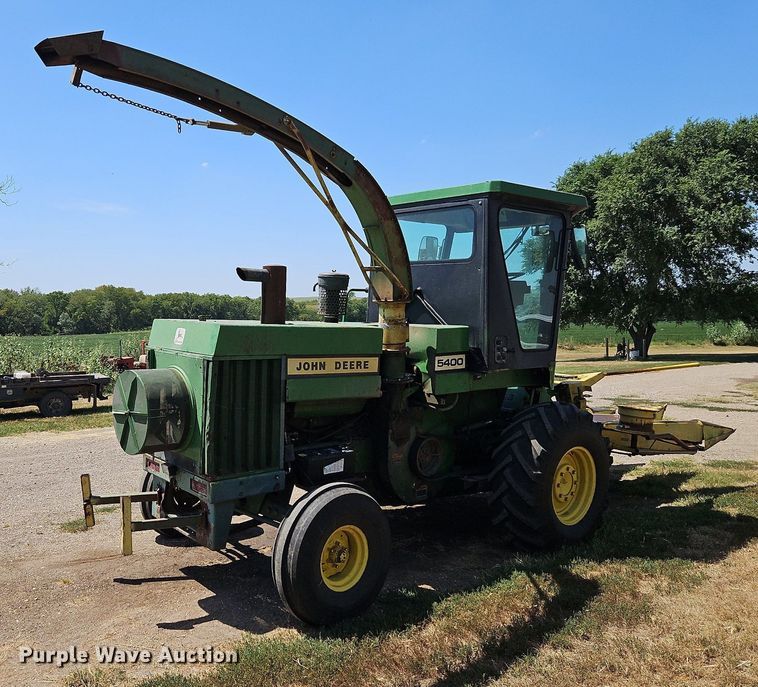 image for item DP2368 1992 John Deere 5400  forage harvester