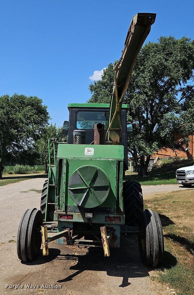 image for item DP2368 1992 John Deere 5400  forage harvester