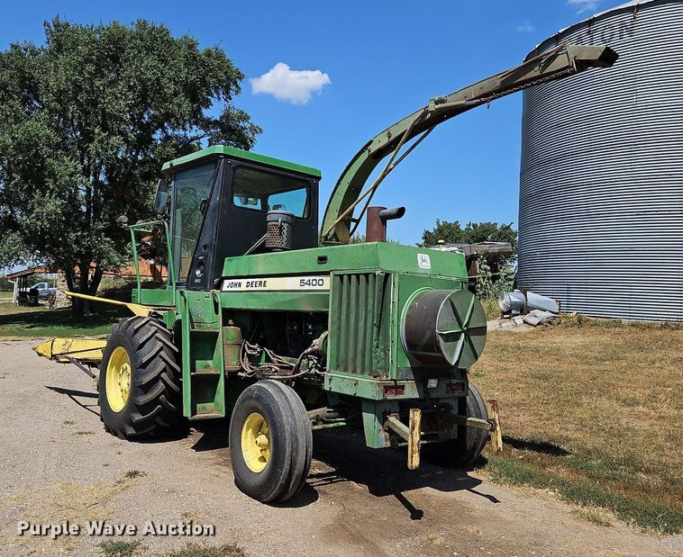 image for item DP2368 1992 John Deere 5400  forage harvester