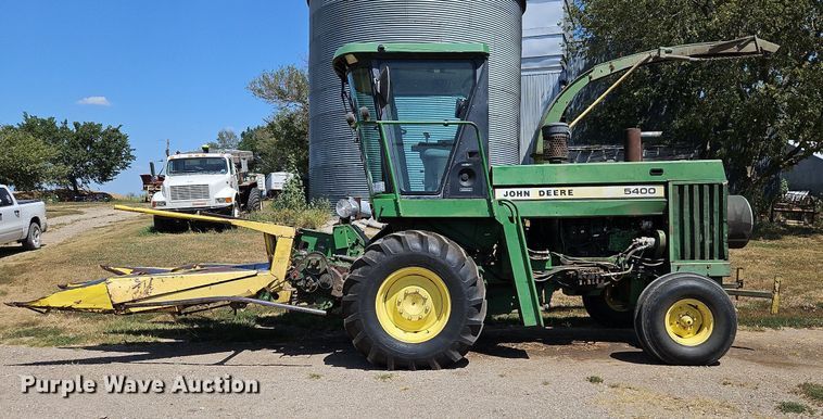 image for item DP2368 1992 John Deere 5400  forage harvester