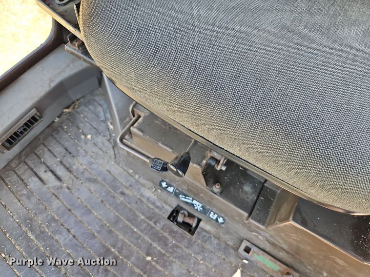 image for item DP2368 1992 John Deere 5400  forage harvester