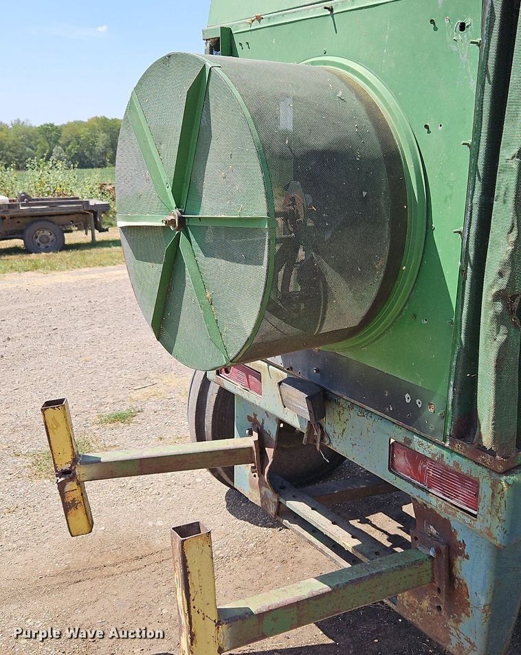 image for item DP2368 1992 John Deere 5400  forage harvester