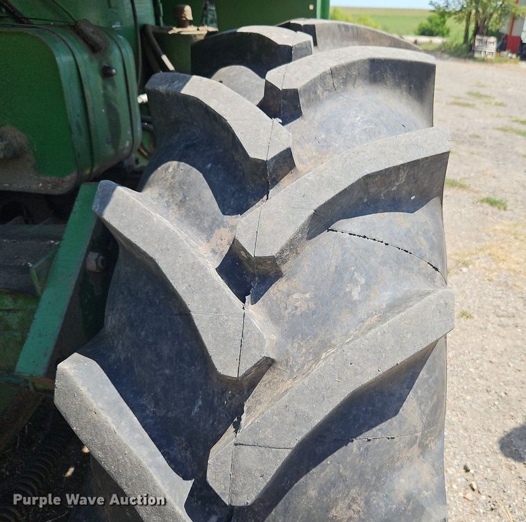 image for item DP2368 1992 John Deere 5400  forage harvester