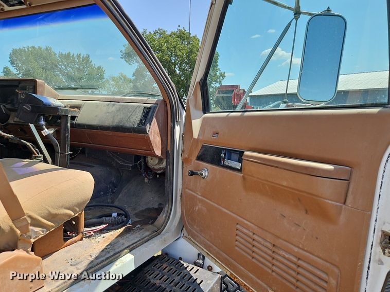 image for item DP2373 1993 GMC TopKick  spreader truck