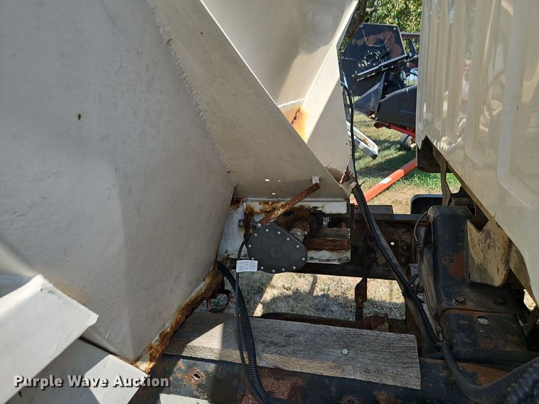 image for item DP2373 1993 GMC TopKick  spreader truck