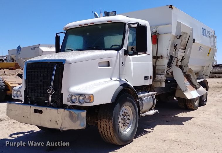 image for item DP3375 2002 Volvo VHD feed mixer truck