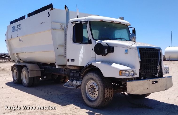 image for item DP3375 2002 Volvo VHD feed mixer truck