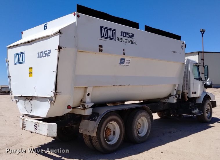 image for item DP3375 2002 Volvo VHD feed mixer truck