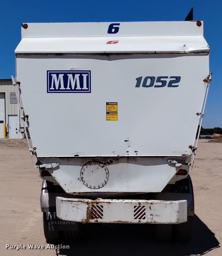 image for item DP3375 2002 Volvo VHD feed mixer truck