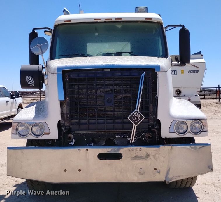 image for item DP3375 2002 Volvo VHD feed mixer truck