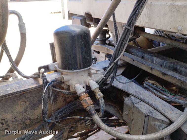 image for item DP3375 2002 Volvo VHD feed mixer truck