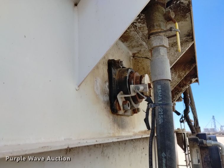 image for item DP3375 2002 Volvo VHD feed mixer truck