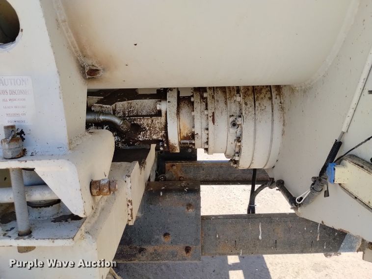 image for item DP3375 2002 Volvo VHD feed mixer truck