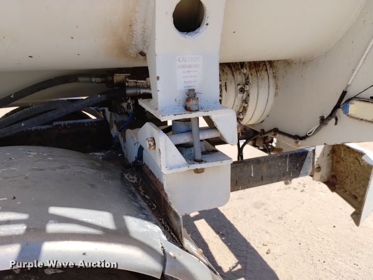 image for item DP3375 2002 Volvo VHD feed mixer truck