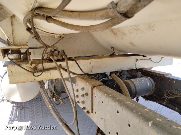 image for item DP3375 2002 Volvo VHD feed mixer truck