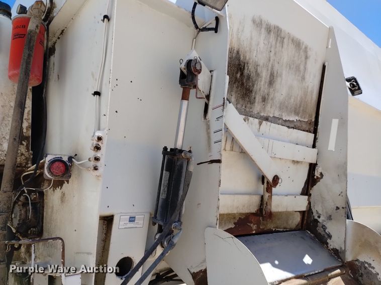 image for item DP3375 2002 Volvo VHD feed mixer truck