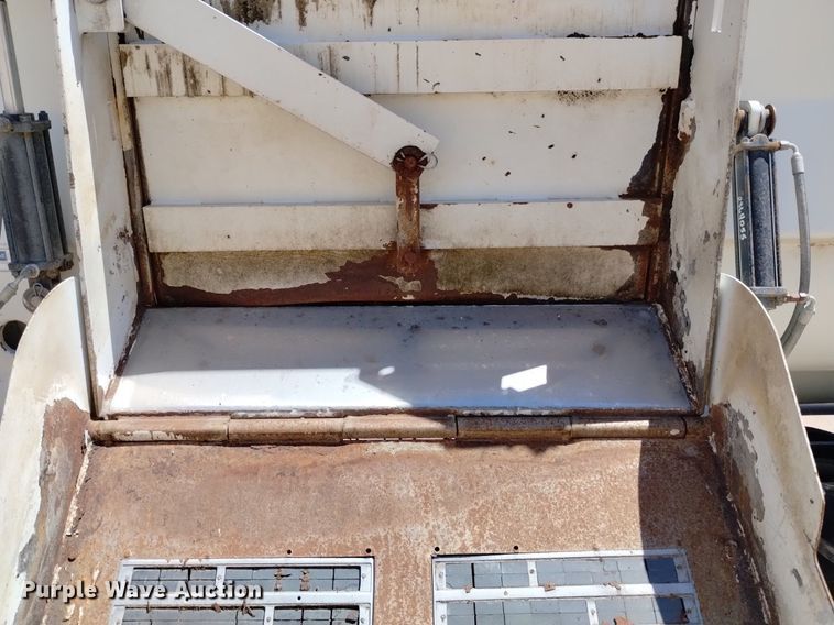 image for item DP3375 2002 Volvo VHD feed mixer truck