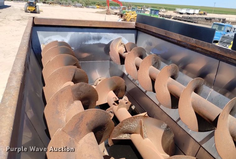 image for item DP3375 2002 Volvo VHD feed mixer truck