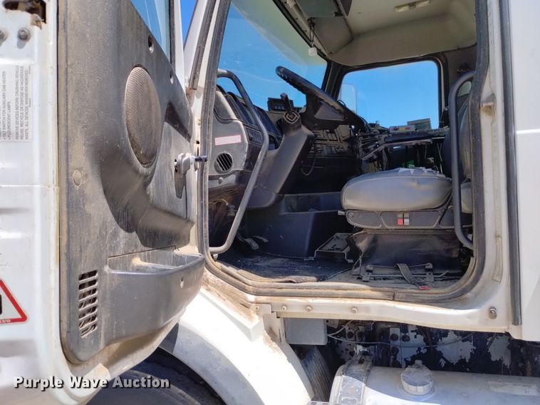 image for item DP3375 2002 Volvo VHD feed mixer truck