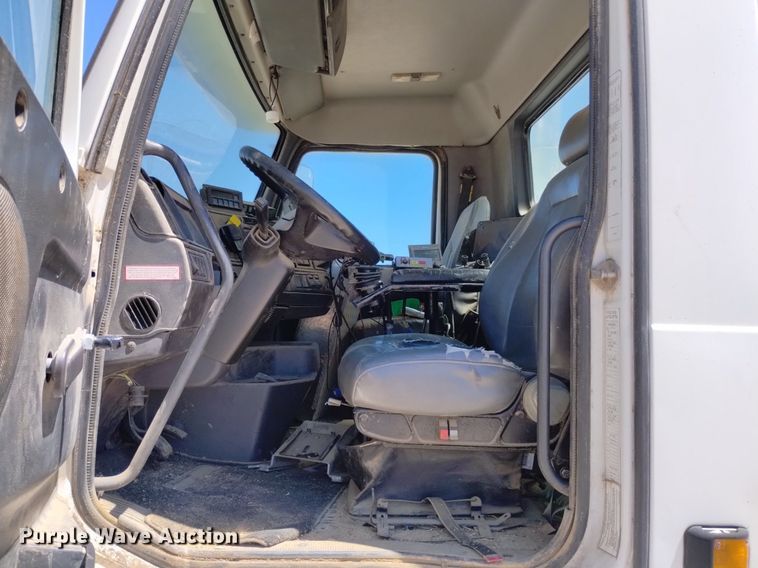 image for item DP3375 2002 Volvo VHD feed mixer truck