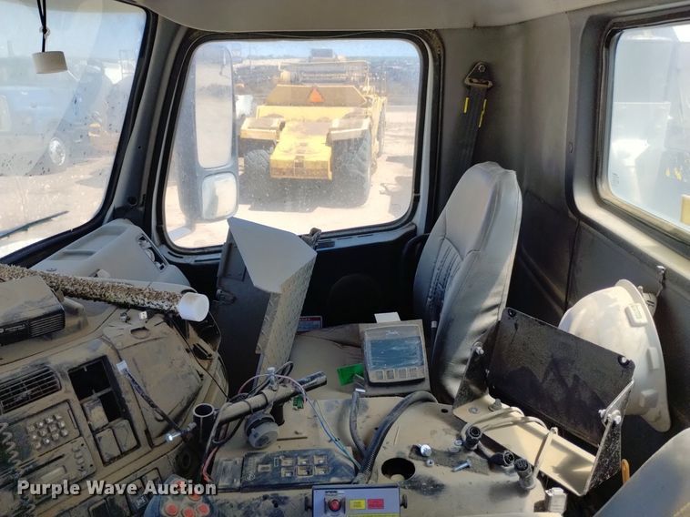 image for item DP3375 2002 Volvo VHD feed mixer truck