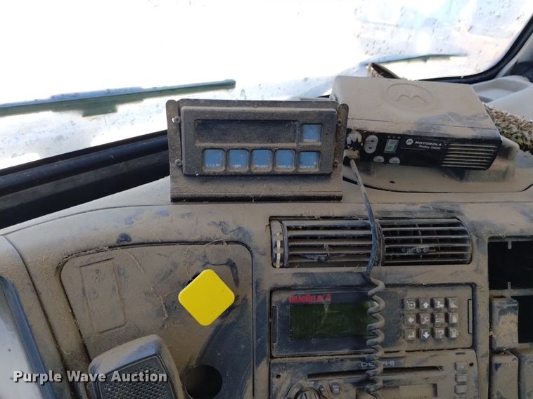 image for item DP3375 2002 Volvo VHD feed mixer truck