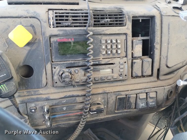 image for item DP3375 2002 Volvo VHD feed mixer truck