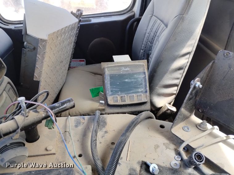 image for item DP3375 2002 Volvo VHD feed mixer truck