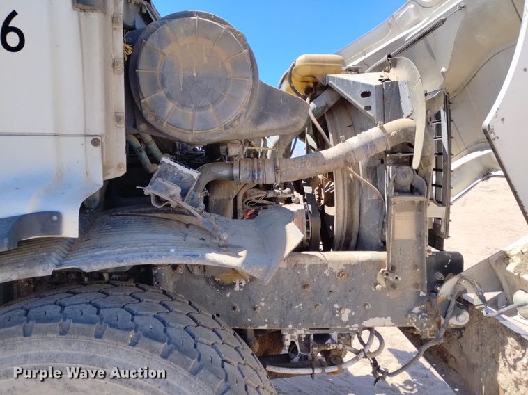 image for item DP3375 2002 Volvo VHD feed mixer truck